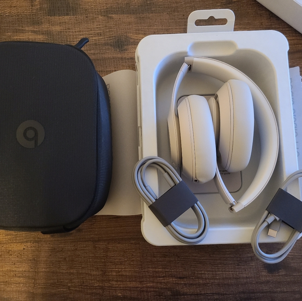 Beats Studio Buds